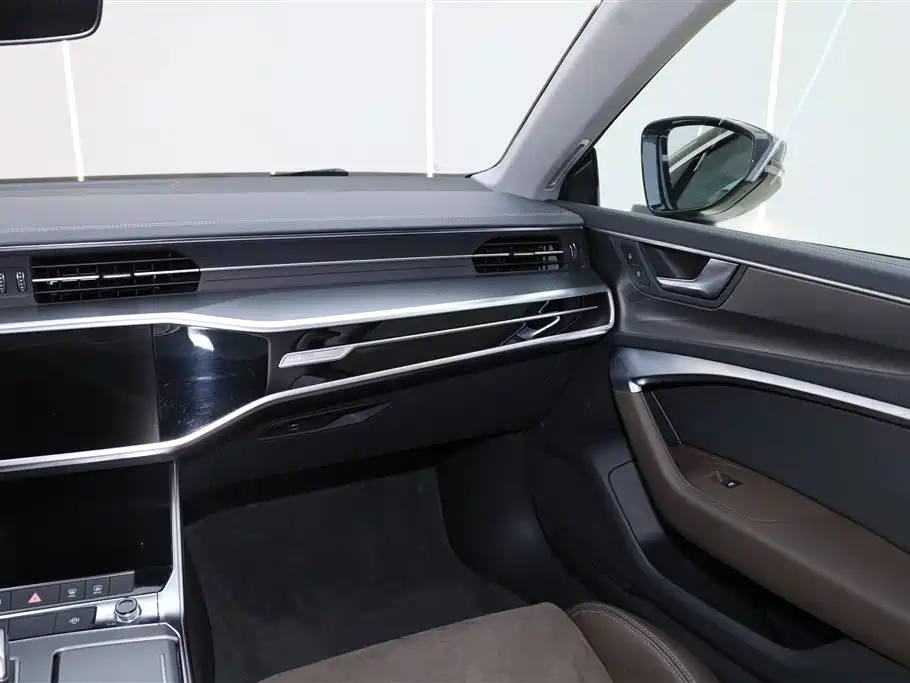 Audi A7L 2024 — фото 28