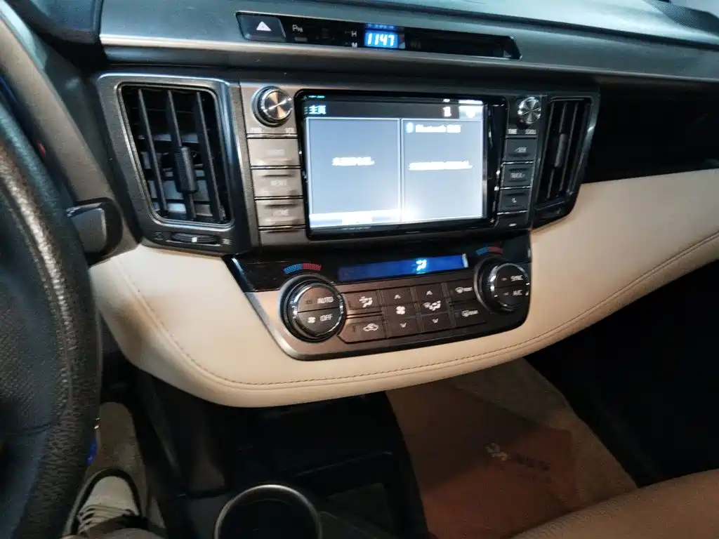 Toyota RAV4 2016 — фото 13