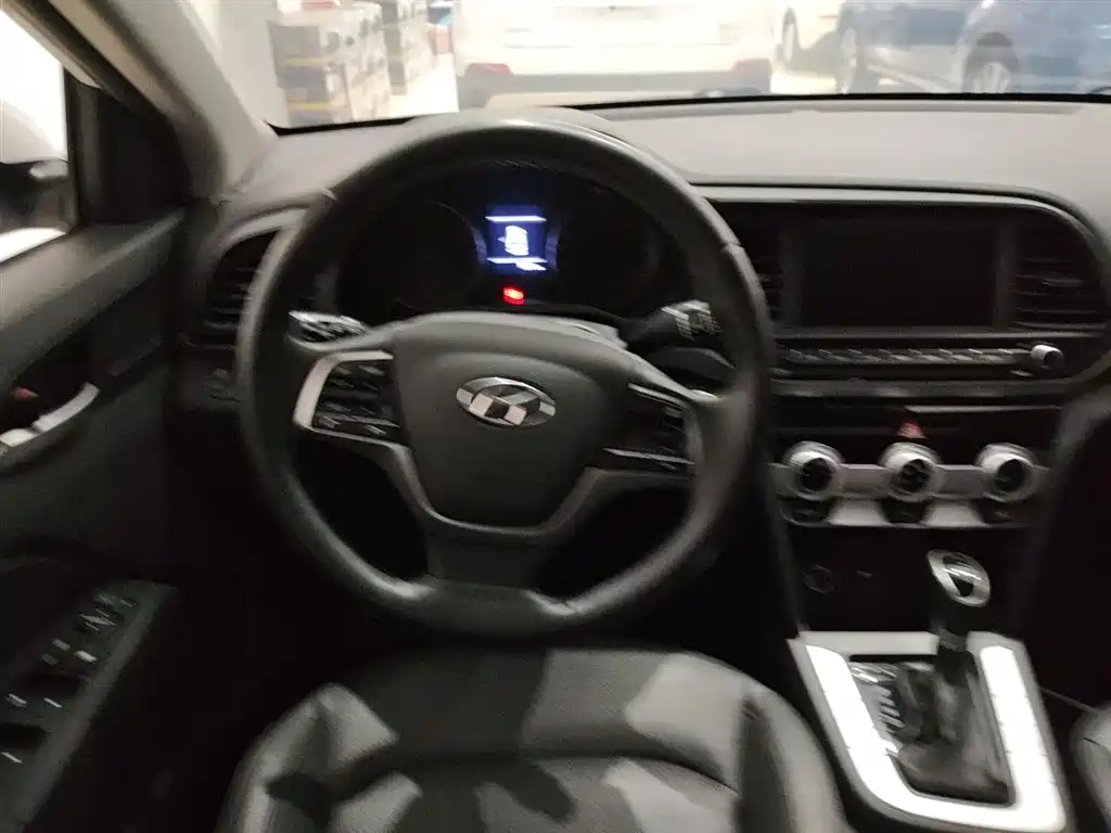 Hyundai Elantra 2020 — фото 11