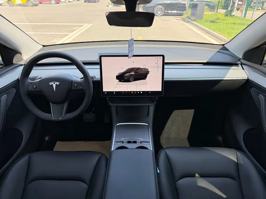 Tesla Model Y 2024 — фото 13