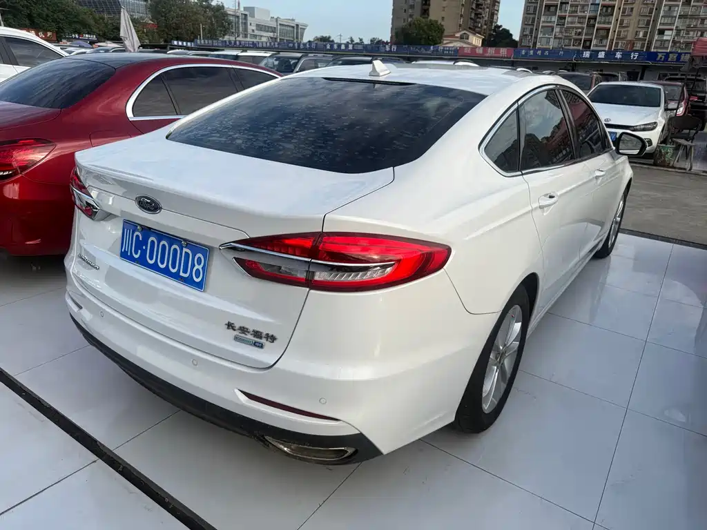 Ford Mondeo 2020 — фото 16