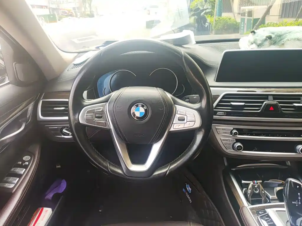 BMW 7 Series 2019 — фото 11
