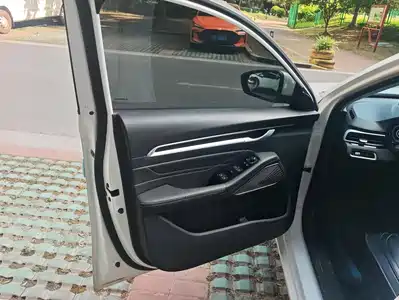 Geely Emgrand 2023