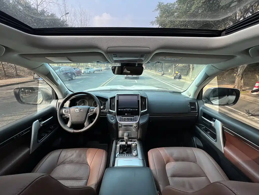 Toyota Land Cruiser 2020 — фото 5