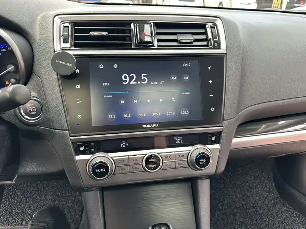 Subaru Legacy 2017 — фото 16