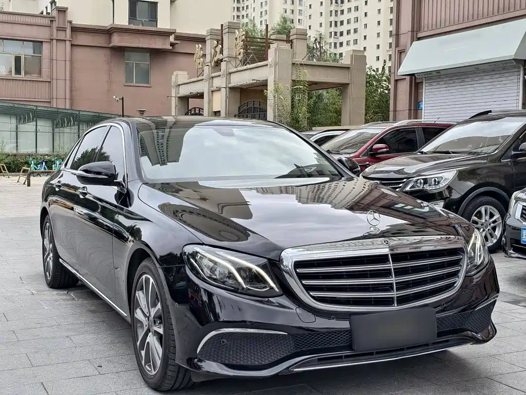 Mercedes-Benz E-Class 2018 — фото 24