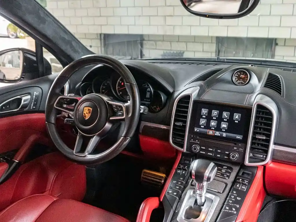 Porsche Cayenne 2017 — фото 11