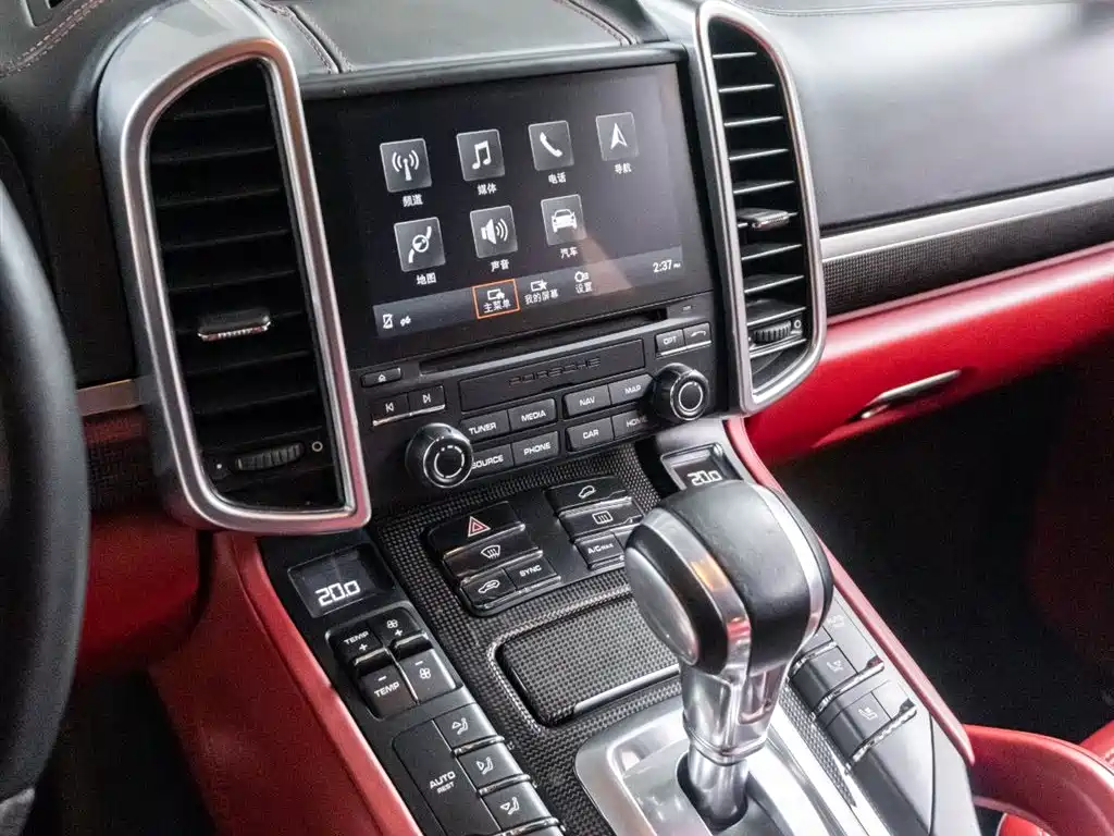 Porsche Cayenne 2017 — фото 15