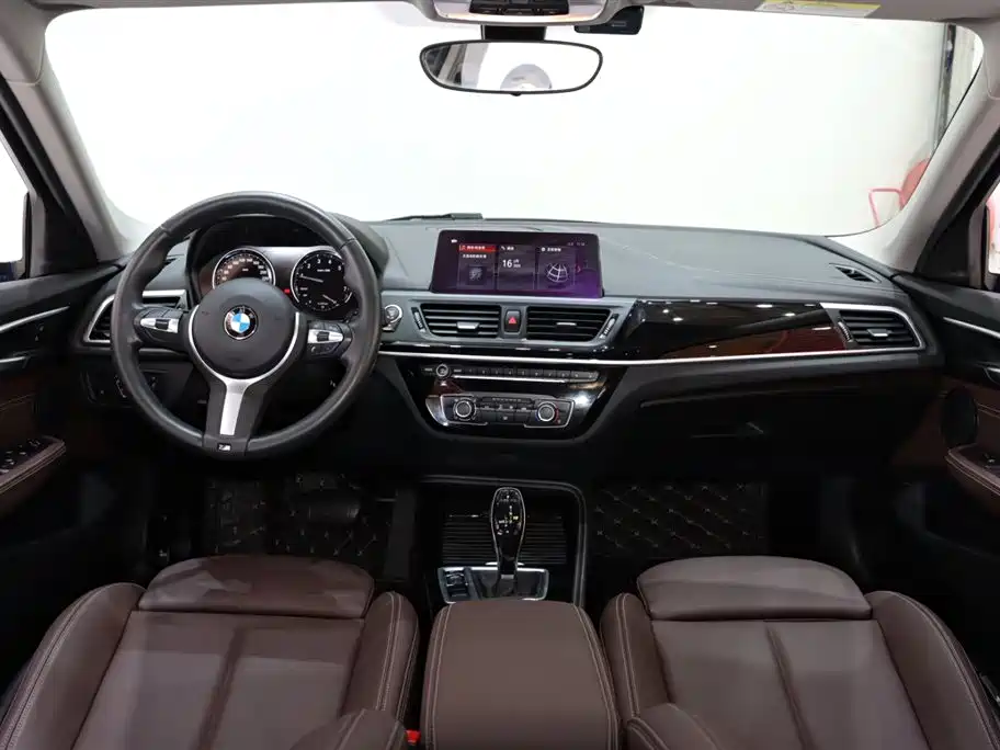 BMW 1 Series 2020 — фото 11