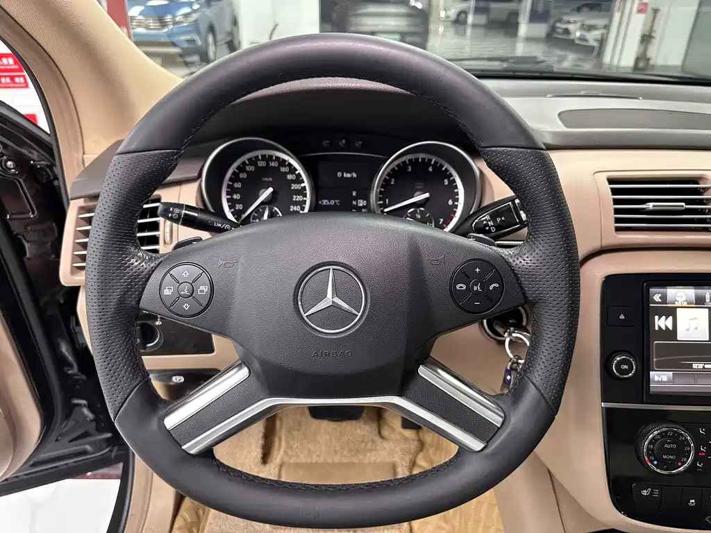 Mercedes-Benz R-Class 2018 — фото 23