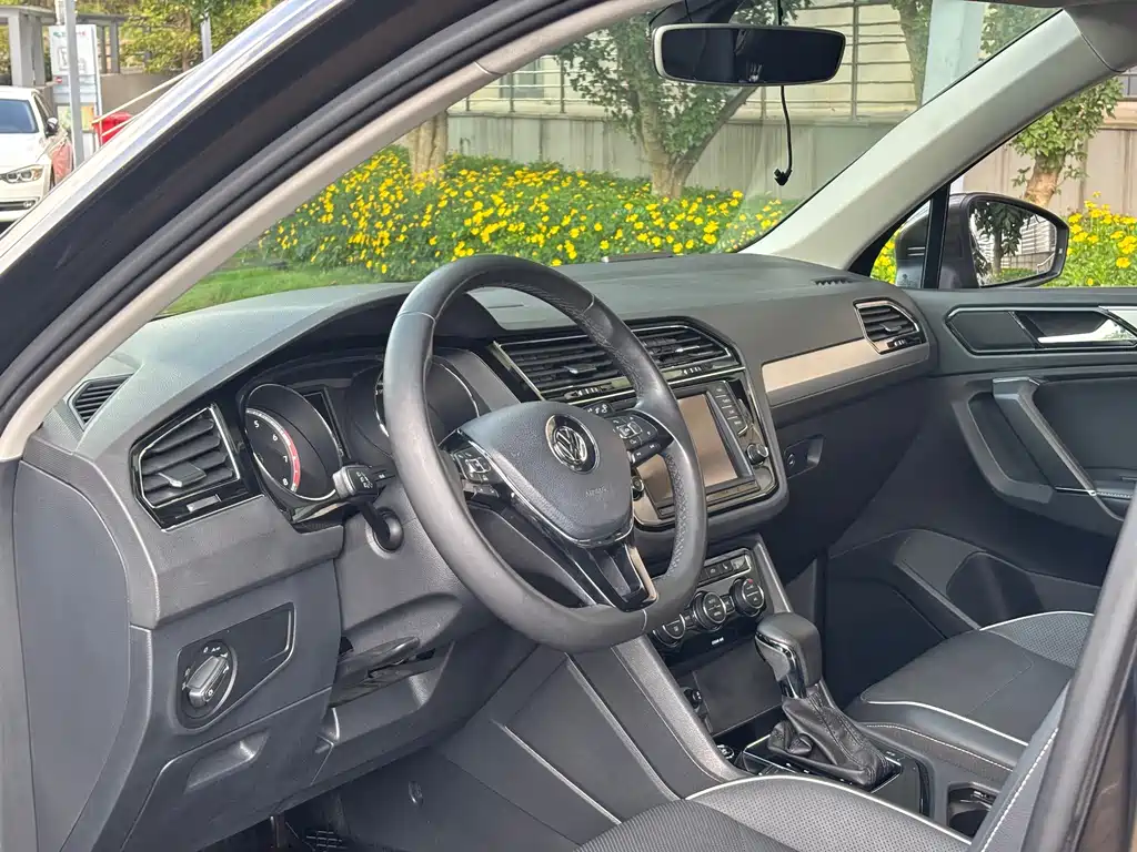Volkswagen Tiguan L 2017 — фото 9