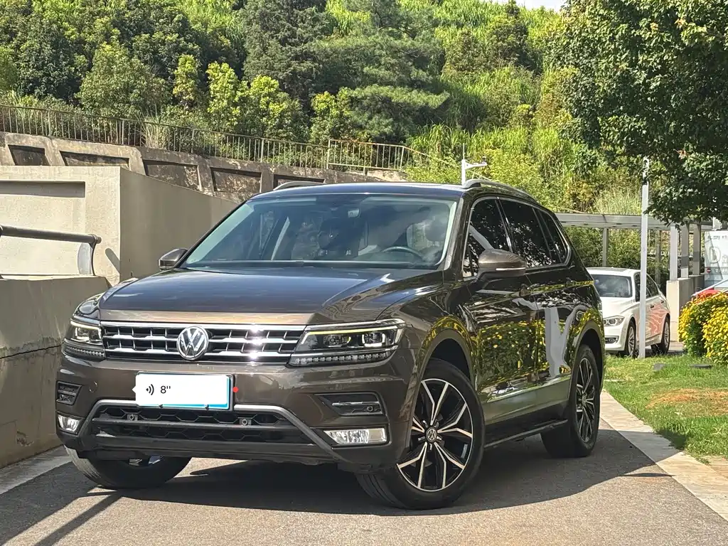 Volkswagen Tiguan L 2017 — фото 1