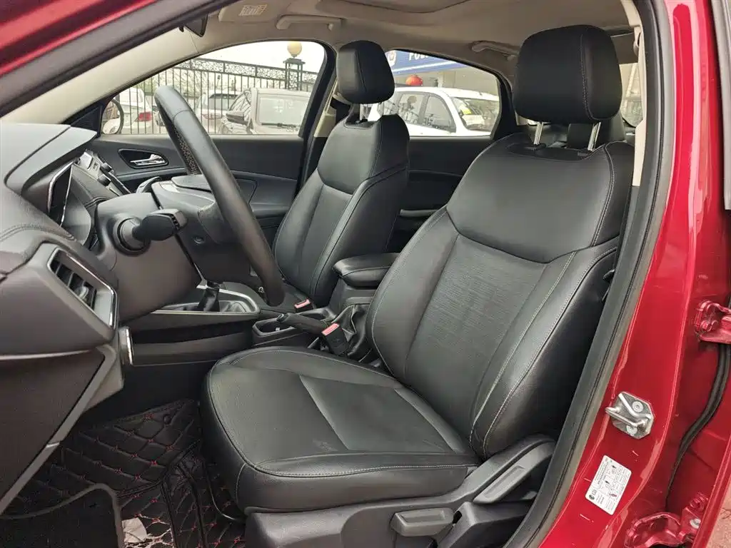 Ford Escort 2017 — фото 15