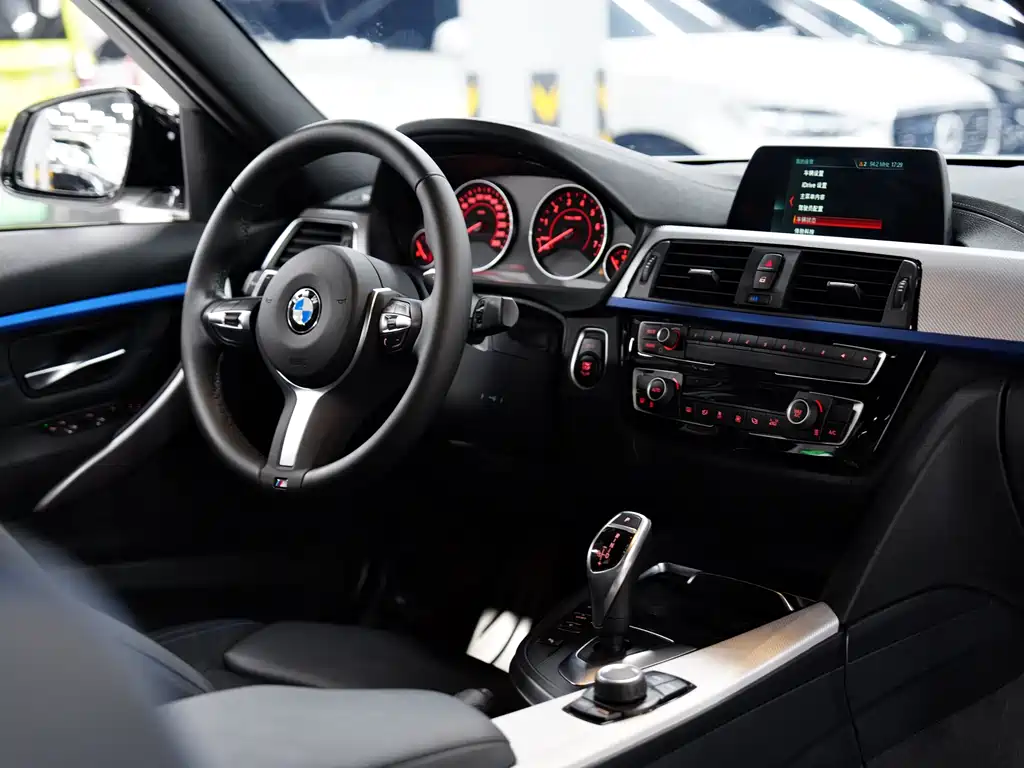 BMW 3 Series 2019 — фото 7