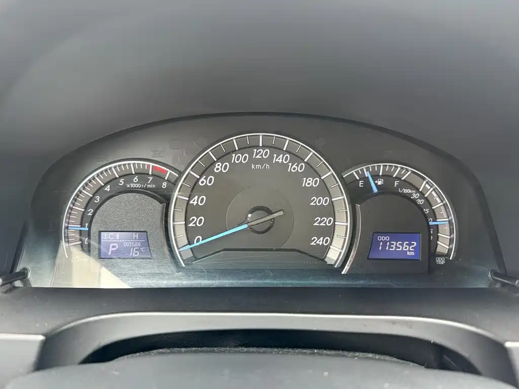 Toyota Camry 2016 — фото 19
