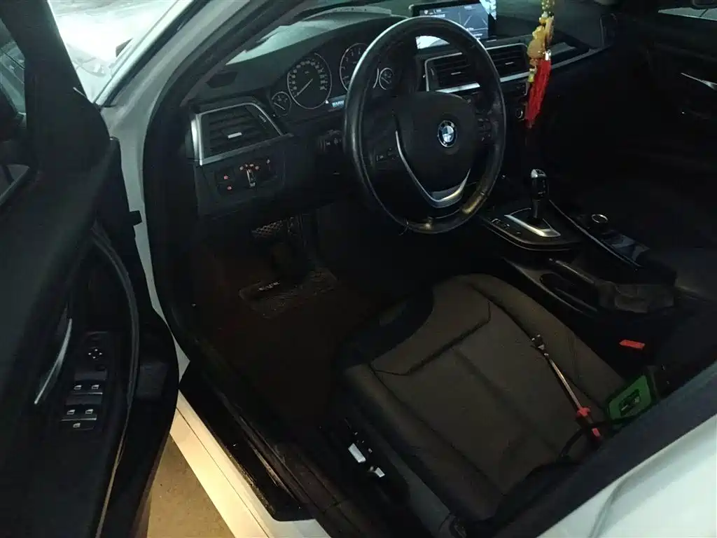 BMW 3 Series 2016 — фото 16