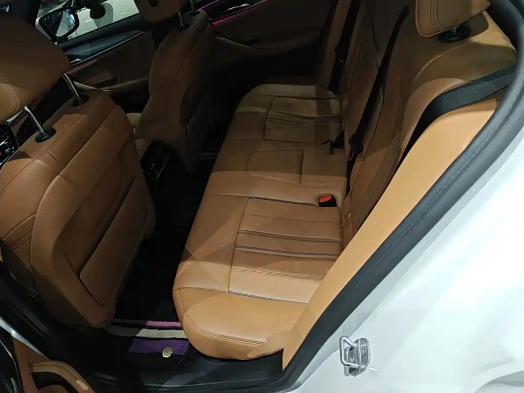 BMW 5 Series 2018 — фото 17