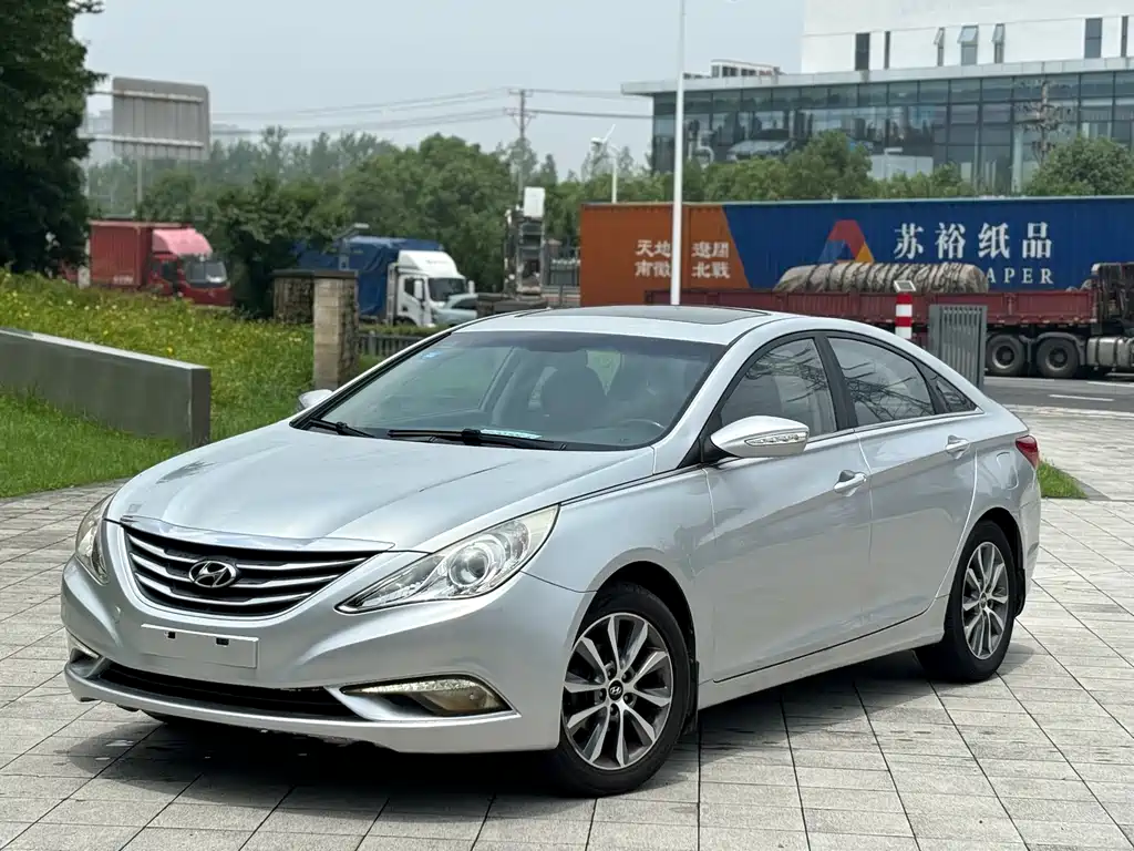 Hyundai Sonata 2013 — фото 1