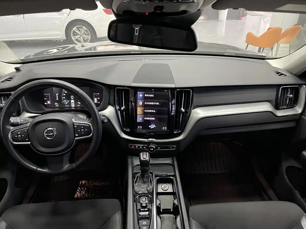 Volvo XC60 2019 — фото 15