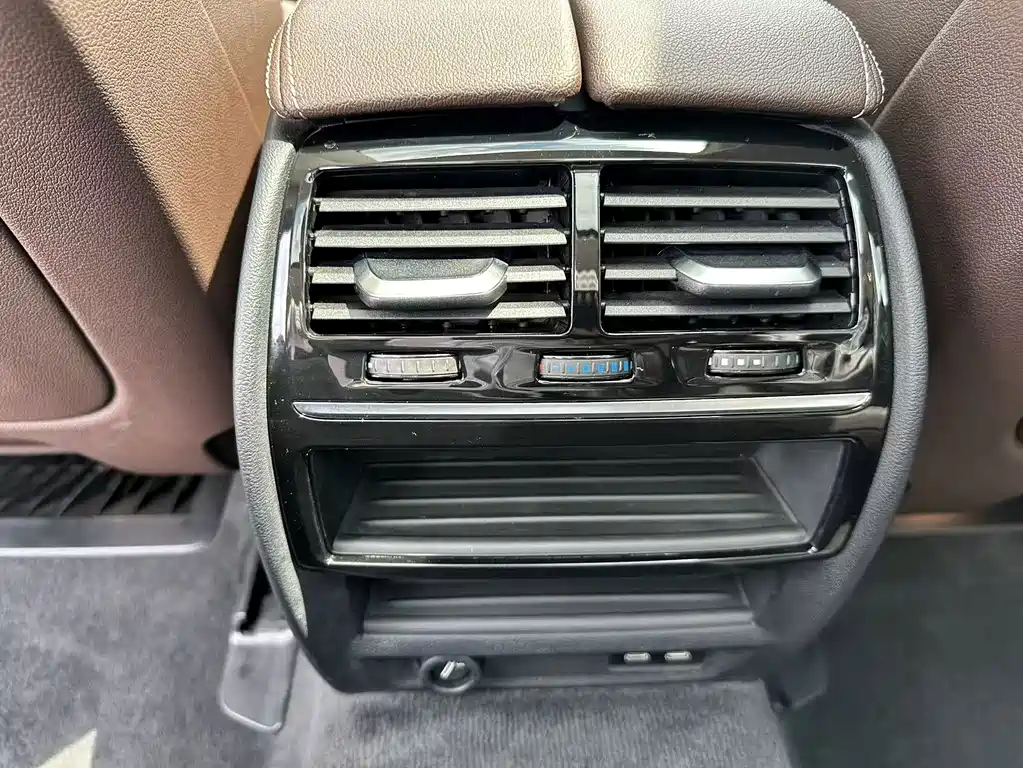 BMW 5 Series 2021 — фото 13