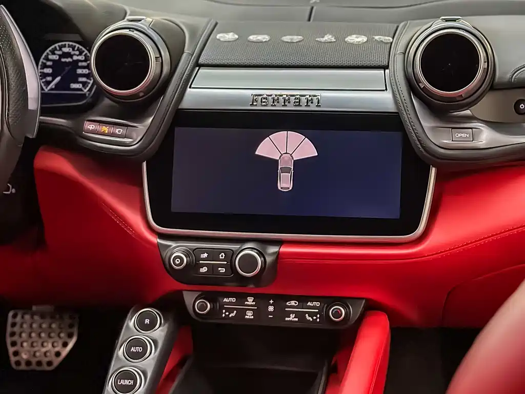 Ferrari GTC4Lusso 2019 — фото 16