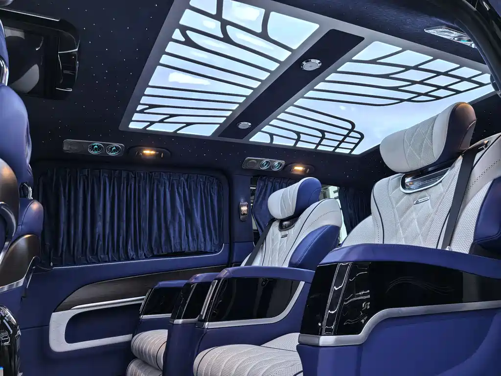 Mercedes-Benz V-Class 2023 — фото 15