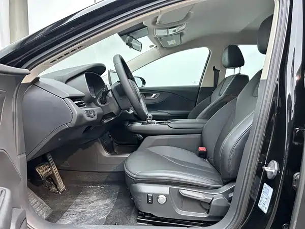 Hongqi E-QM5 2024
