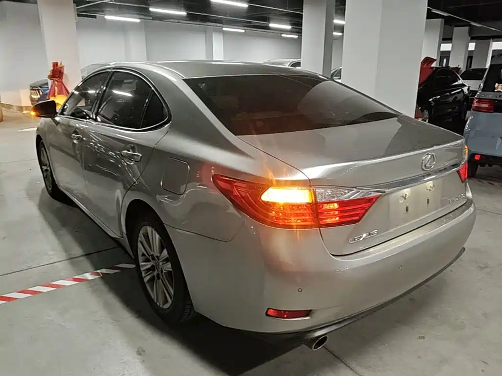 Lexus ES 2015 — фото 5