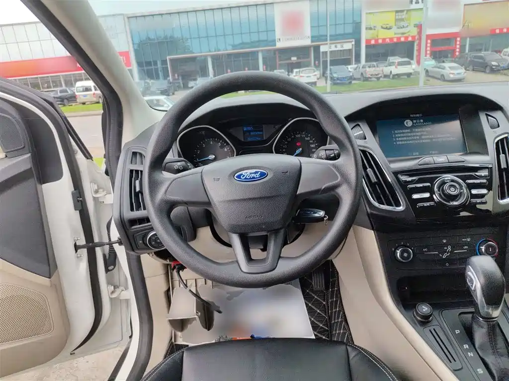 Ford Focus 2016 — фото 11