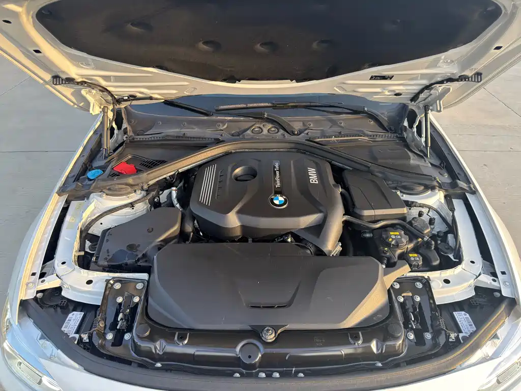 BMW 3 Series 2019 — фото 19