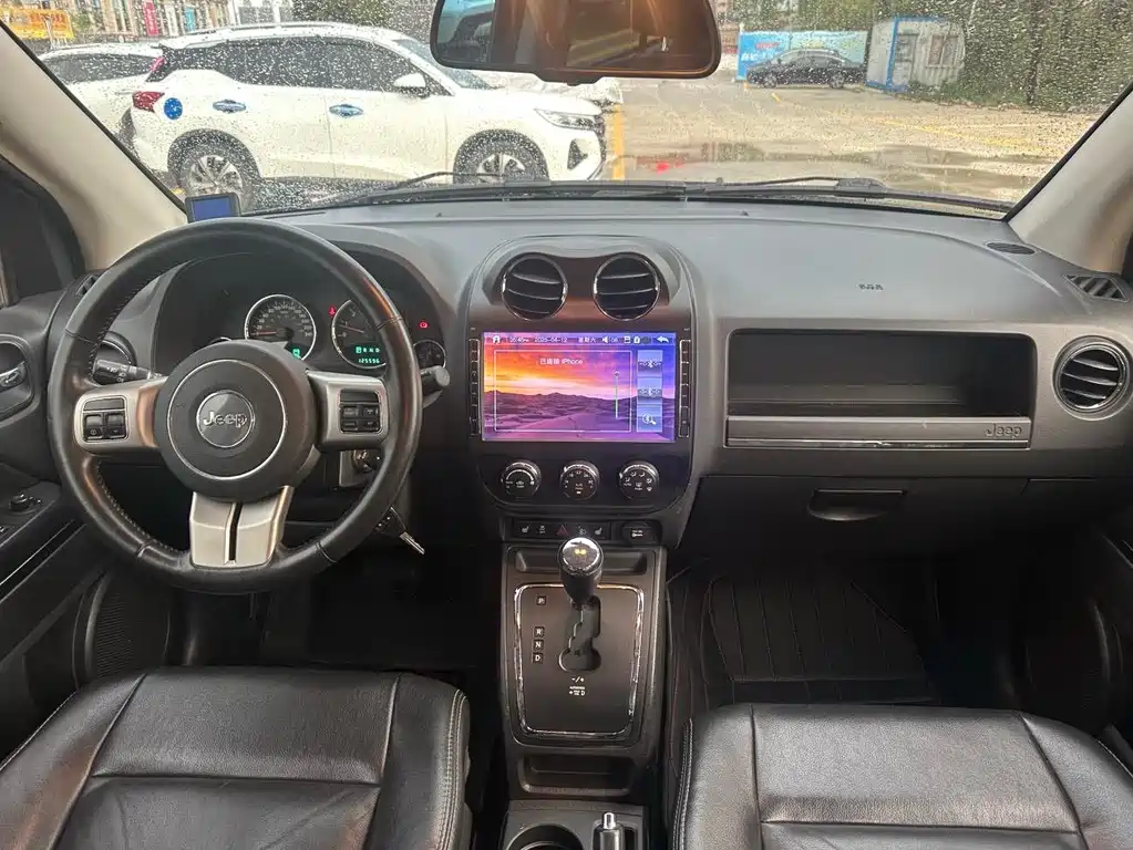 Jeep Compass 2011 — фото 9