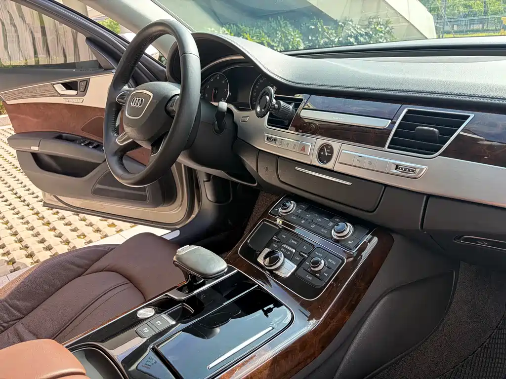 Audi A8 2014 — фото 21