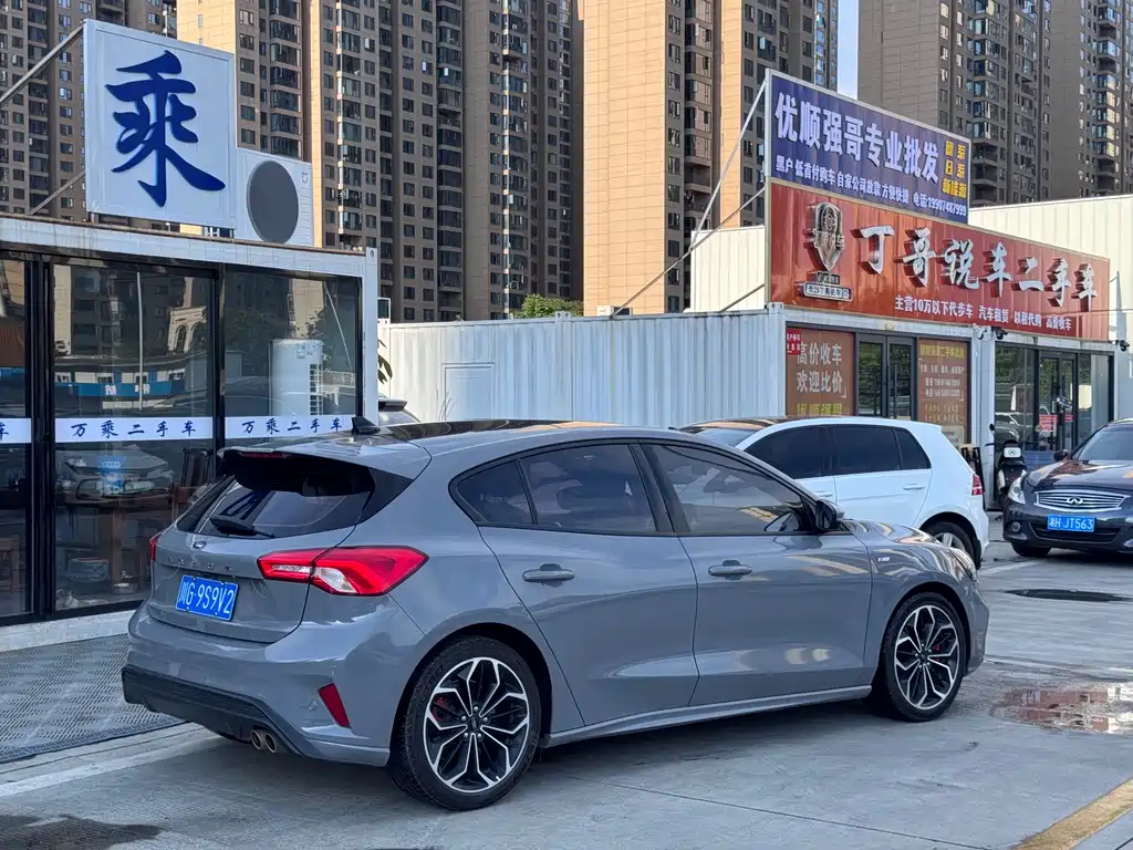 Ford Focus 2019 — фото 10