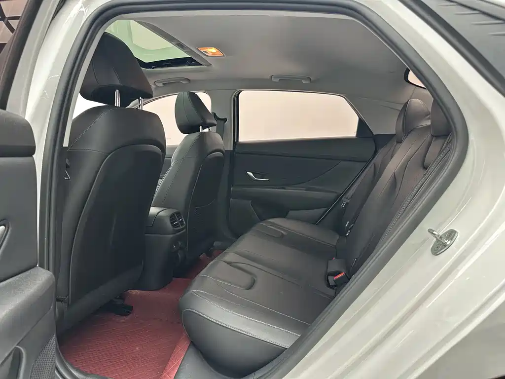 Hyundai Elantra 2023
