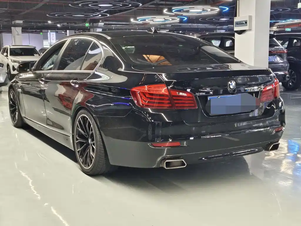 BMW 5 Series 2015 — фото 16