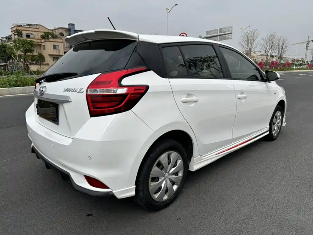 Toyota Yaris L 2018 — фото 9