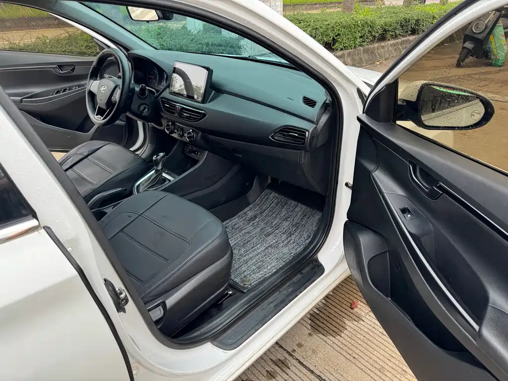 Hyundai Elantra 2019 — фото 9