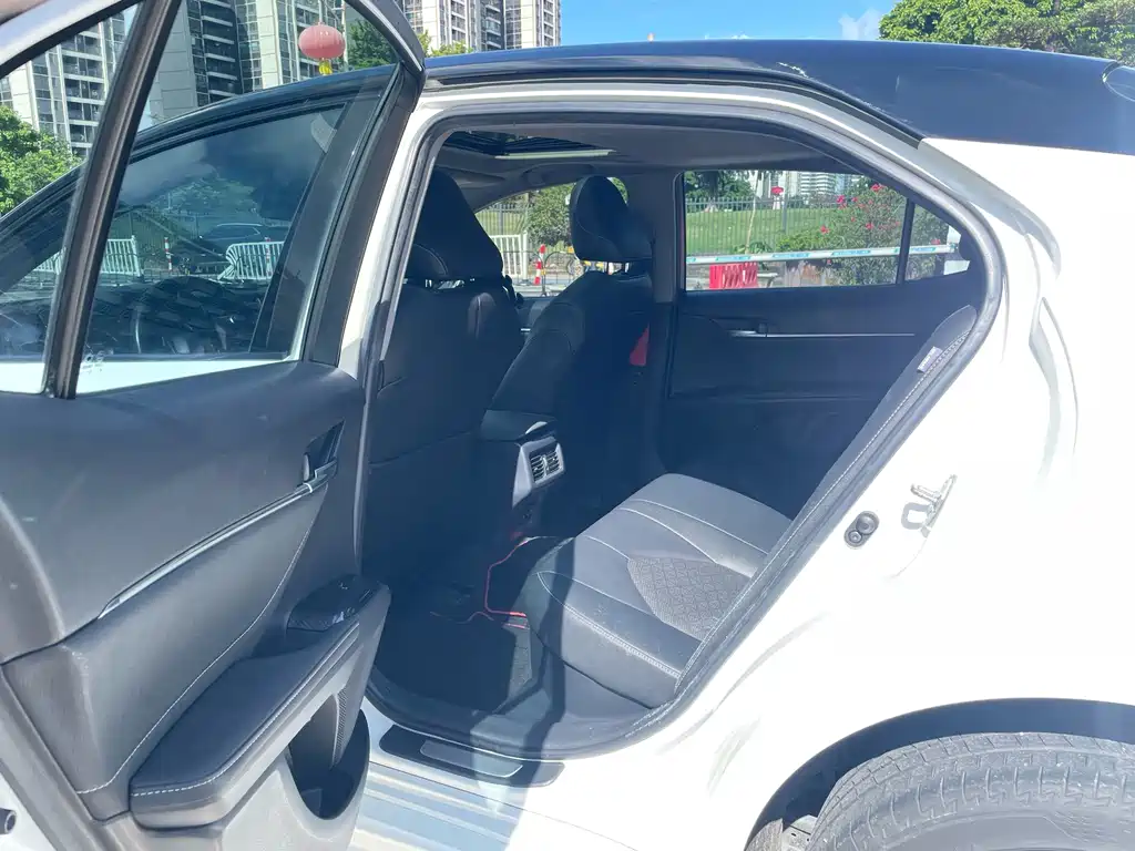Toyota Camry 2021 — фото 11