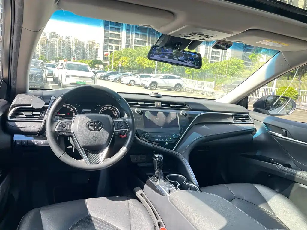 Toyota Camry 2021 — фото 24
