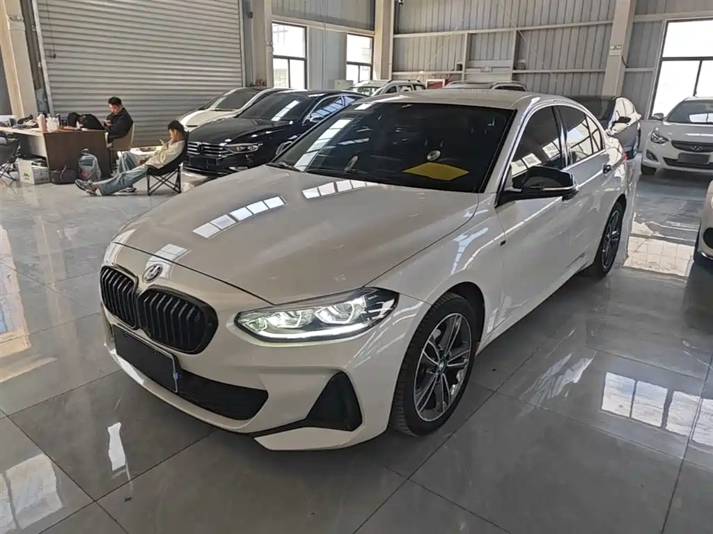 BMW 1 Series 2023 — фото 1
