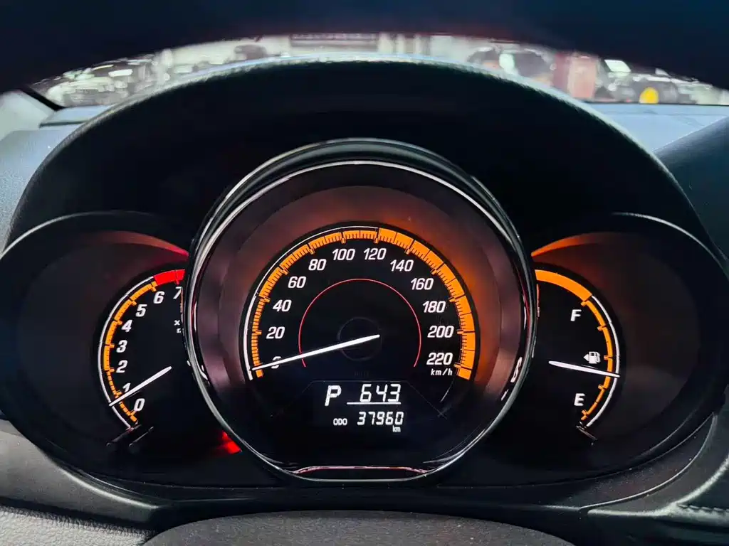 Toyota Yaris L 2022 — фото 9