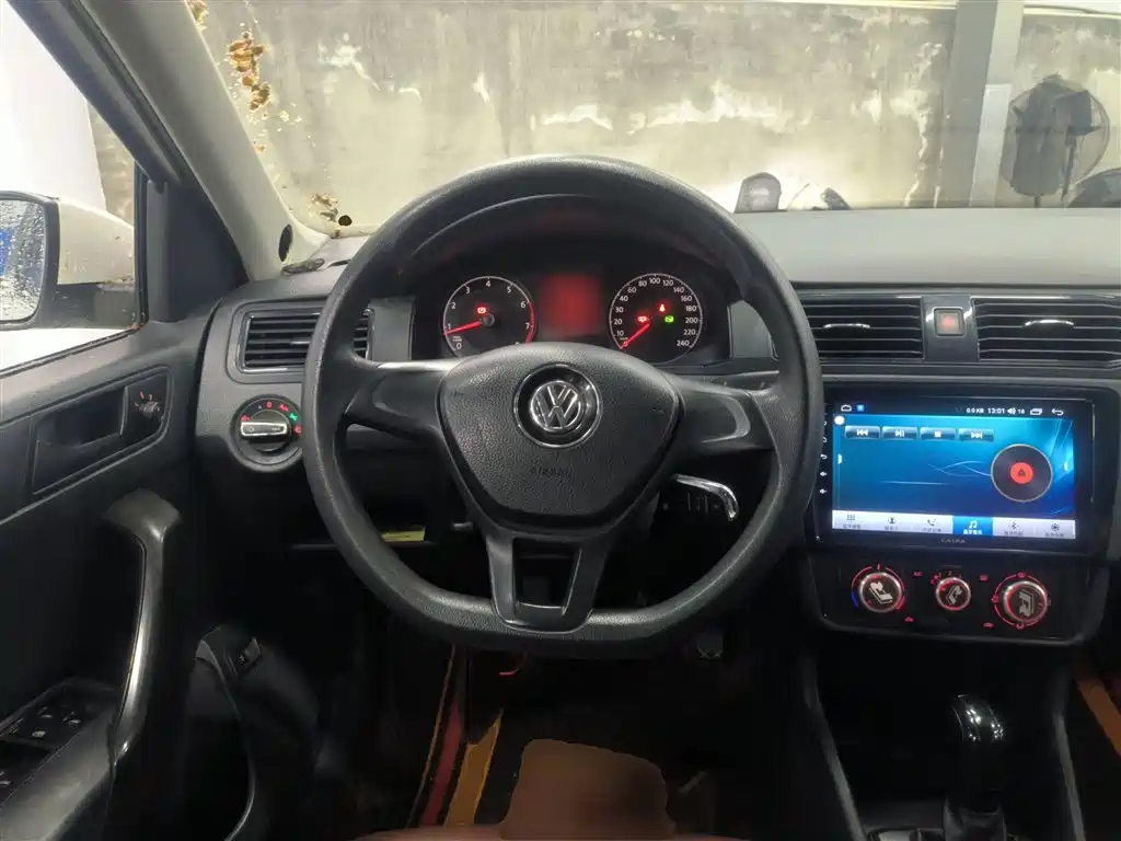 Volkswagen Santana 2018 — фото 11