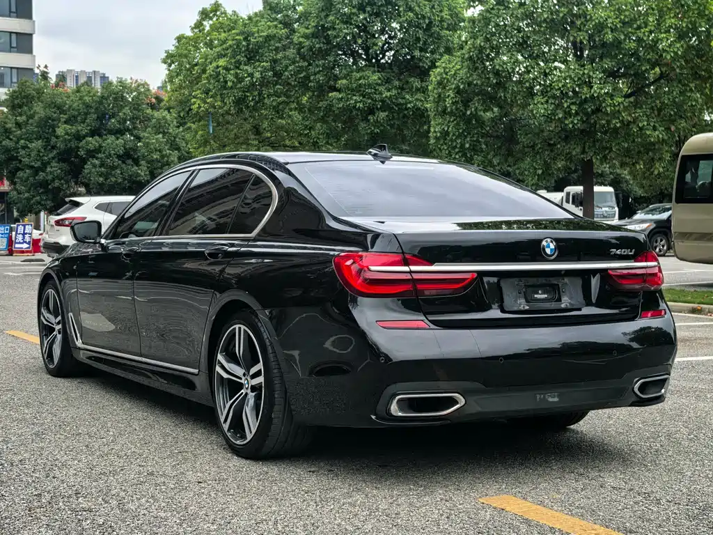 BMW 7 Series 2019 — фото 16
