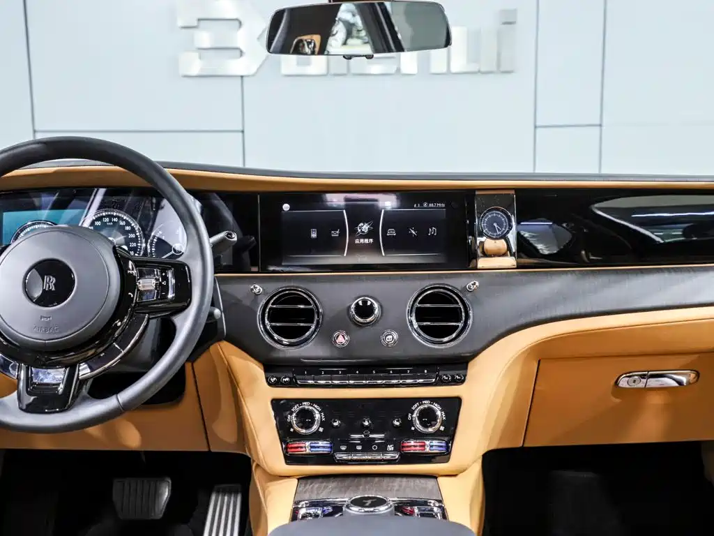 Rolls-Royce Ghost 2023 — фото 14