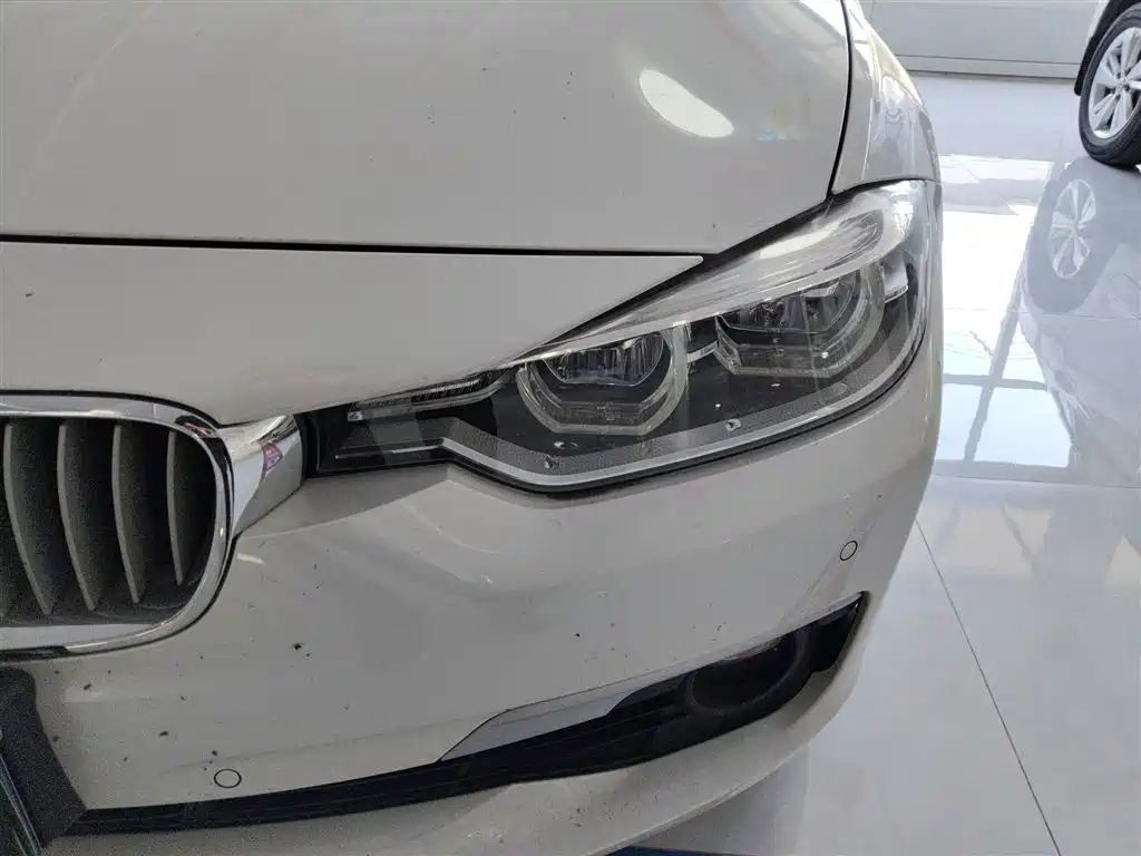 BMW 3 Series 2019 — фото 23