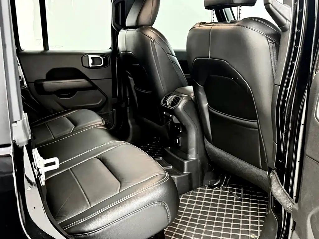 Jeep Wrangler 2020 — фото 19