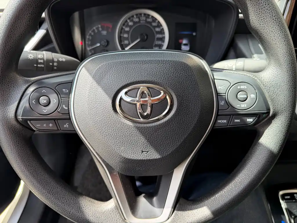Toyota Corolla 2023 — фото 10