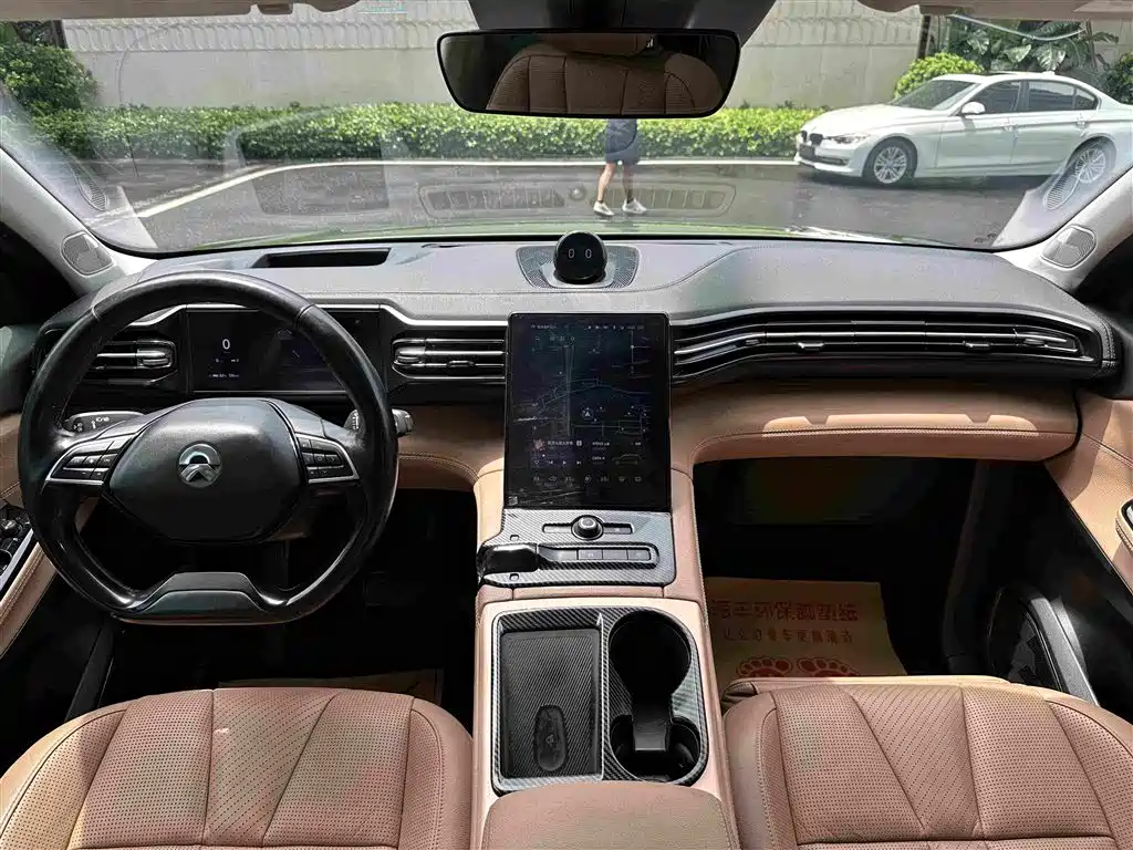 NIO ES8 2019