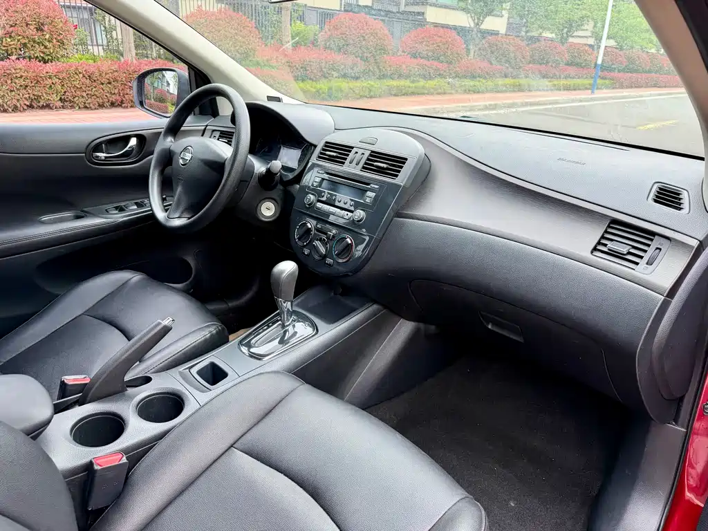 Nissan Tiida 2015 — фото 12
