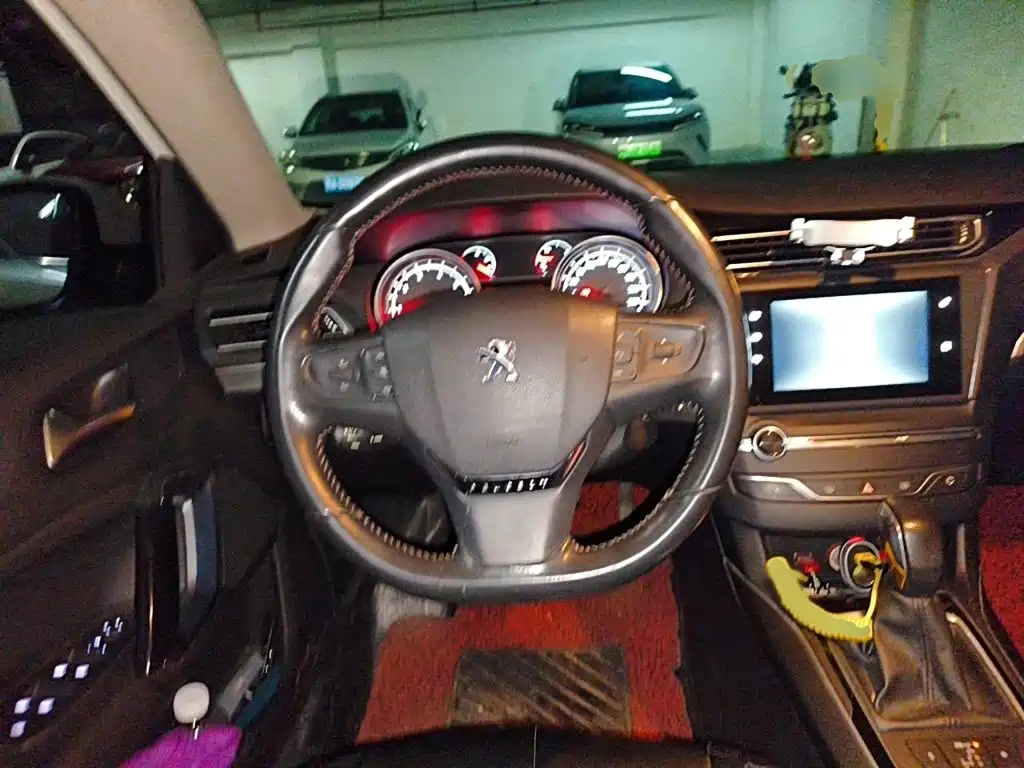 Peugeot 408 2015
